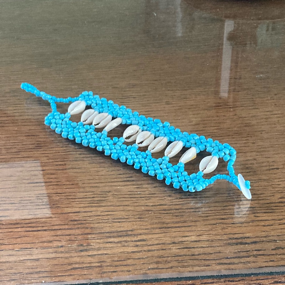 Beaded shell bracelet - Picture 2 of 5
